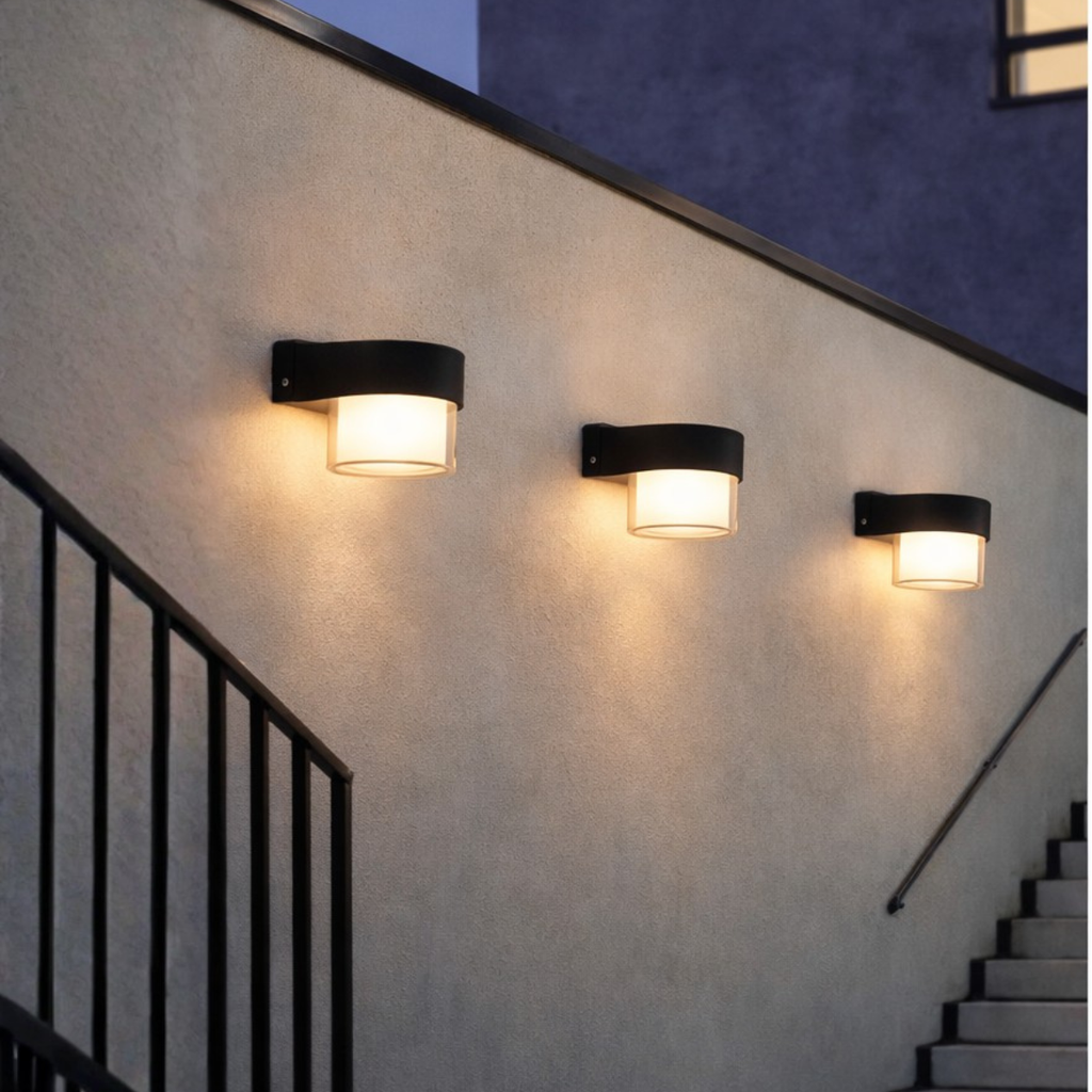 Aplique de pared unidireccional con led integrado 5w. Construido en ABS. Uso exterior ip65 negro