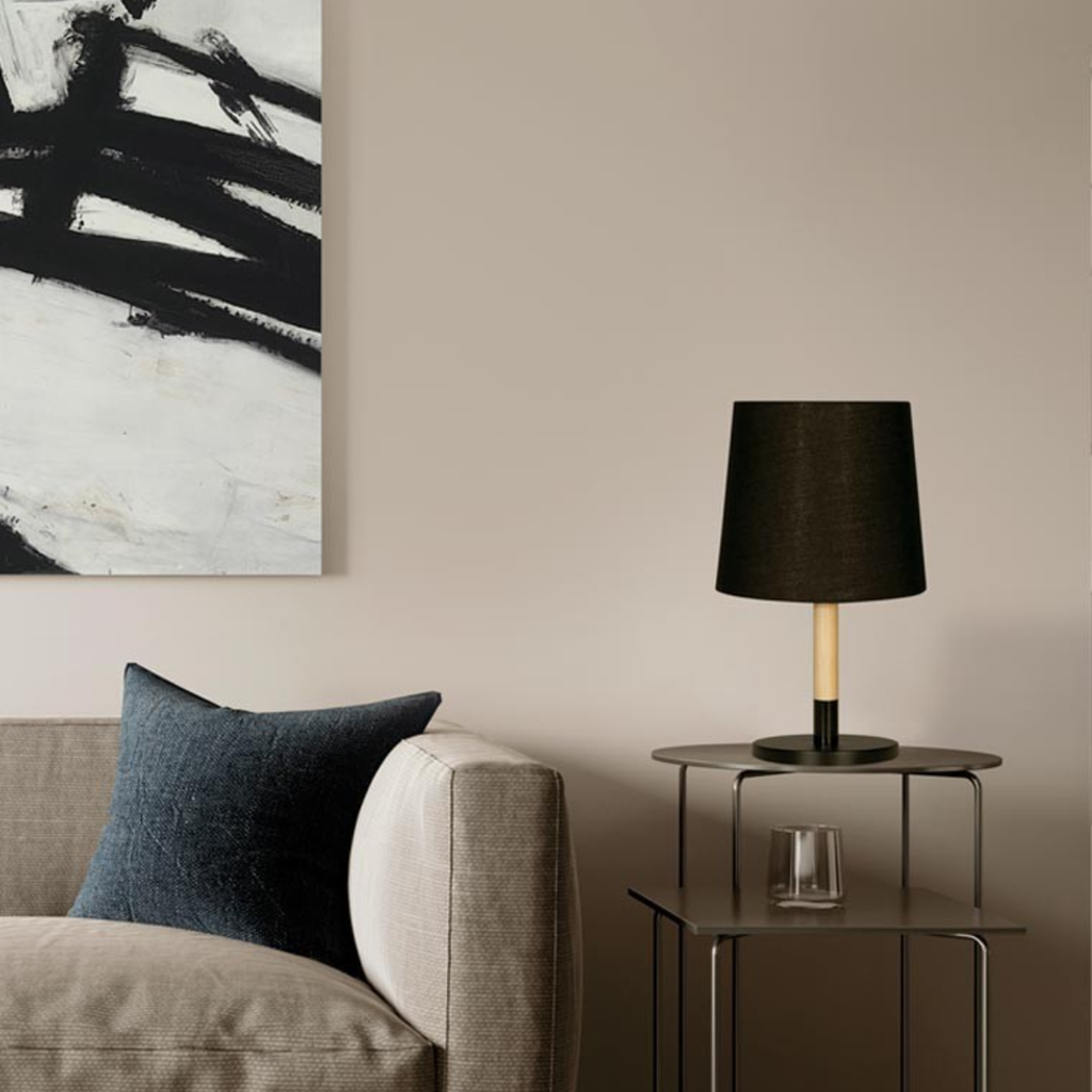 Lampara pie de madera con pantalla; H137cm; Negro