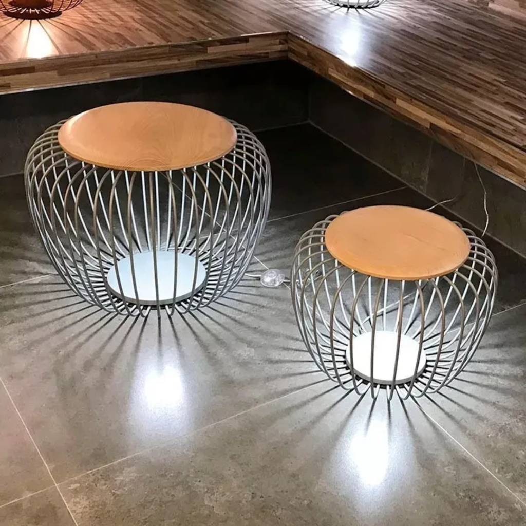 Mueble grande de hierro color gris y madera con led de 7.2W