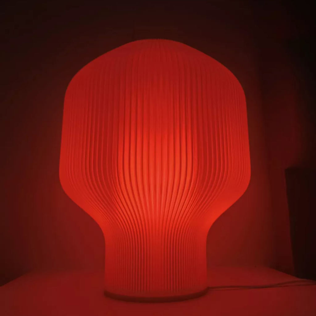 Lámpara de mesa Fiamma 26 cm de alto estructura blanca y tulipa rojo s/foco