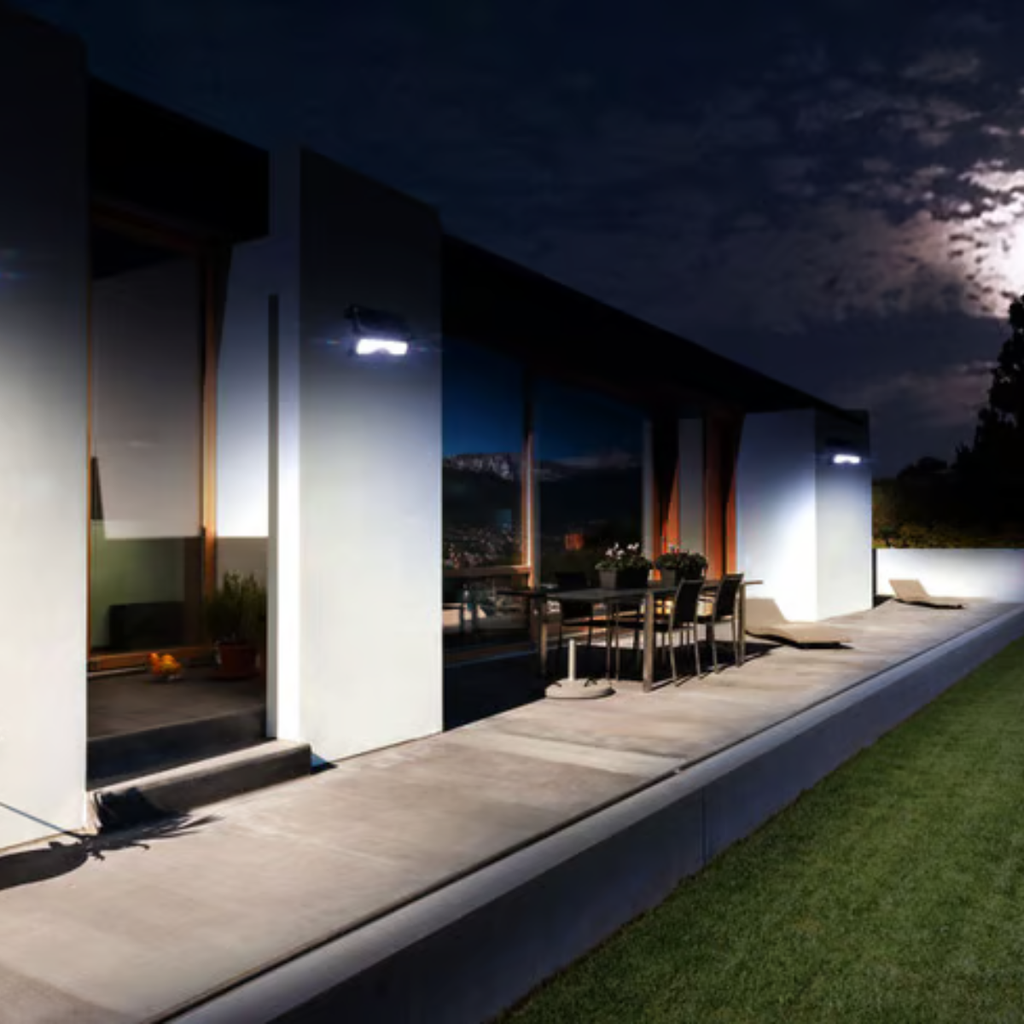 Luminaria Solar de Pared c/sensor 120°/≤7mts 10W/1080Lm IP65 4000°K