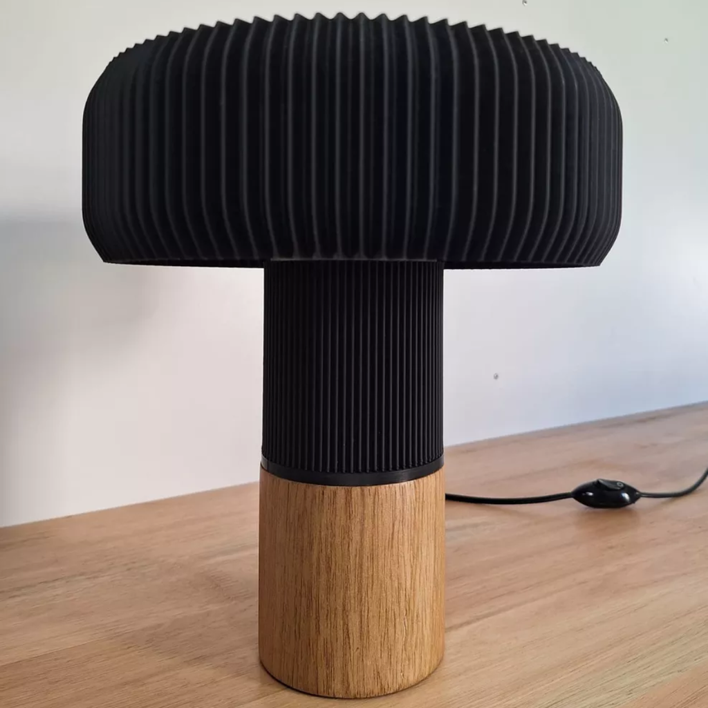 Lámpara de mesa Hammer 27 cm alto con base de madera paraíso, antideslizante, tecla on/off s/foco negro combinado